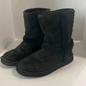 UGG Boots Black Suede Carter Boots in size 9. Well loved Winter Cozy Boho
